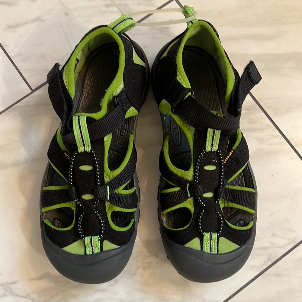 Keen Venice Big Kids Size 5 Waterproof Sandals NEW